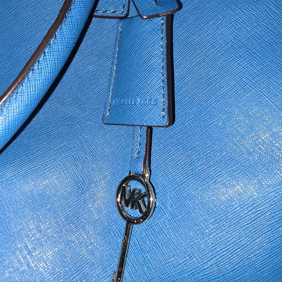 Michael Kors Vibrant Blue Shoulder Bag with Gold Details - Picture 3 of 7